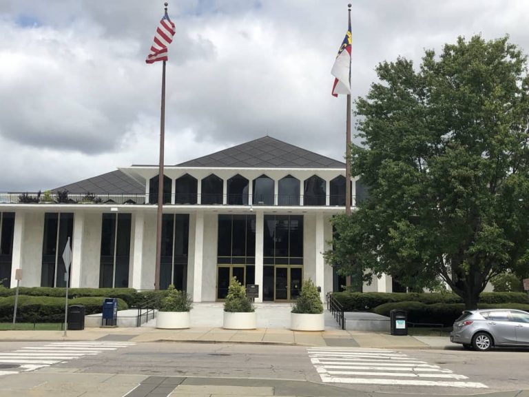 Miembros de Asamblea General podrían llevar arma oculta a la Legislatura