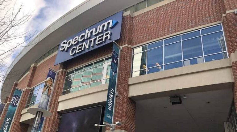 Hornets recibirán hasta 3.000 fanáticos por juego en el Spectrum Center