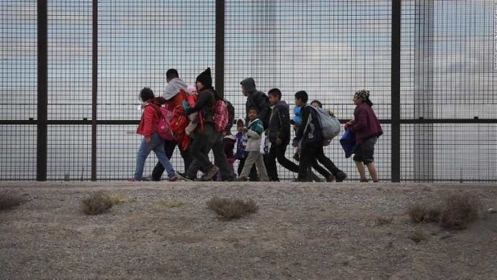 Biden restó importancia a flujo de migrantes en la frontera