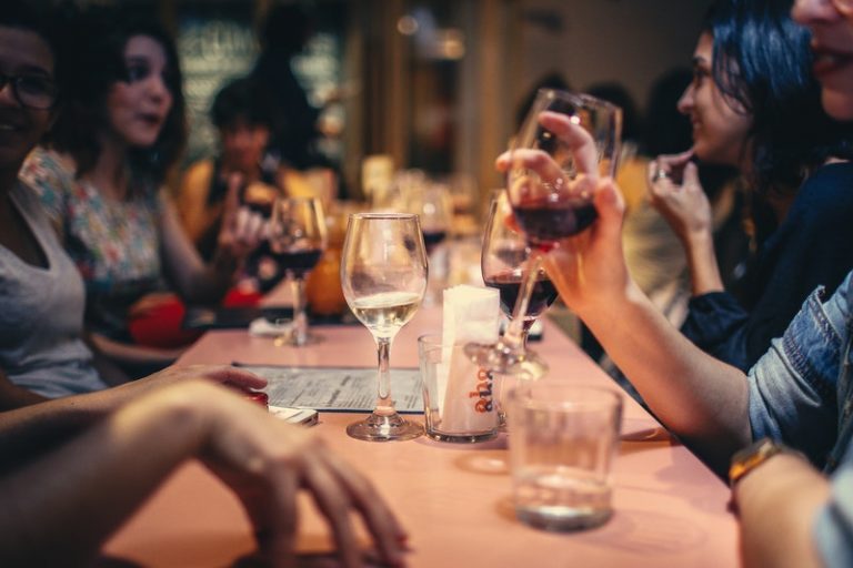 Uso de mascarillas en restaurantes ya no será obligatorio en Carolina del Sur