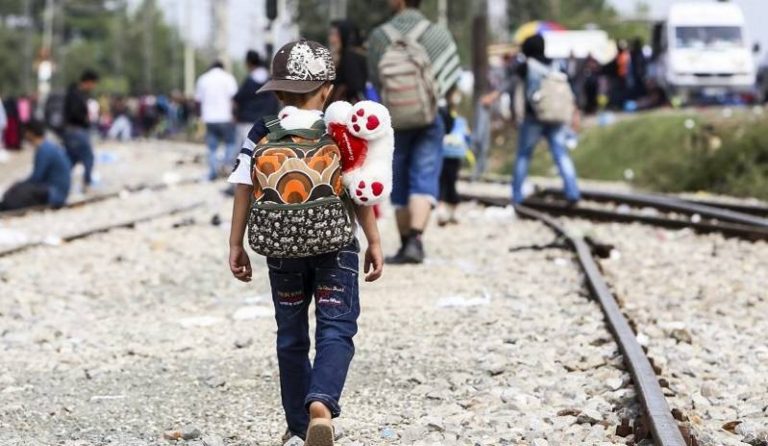 Biden reduce trabas para asilo de niños inmigrantes