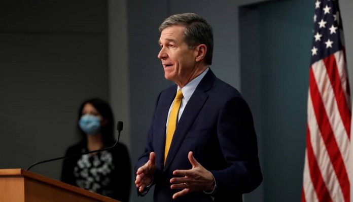Cooper presenta presupuesto para recuperación de Carolina del Norte tras pandemia