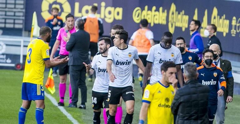 Nuevo episodio racista empaña al fútbol europeo