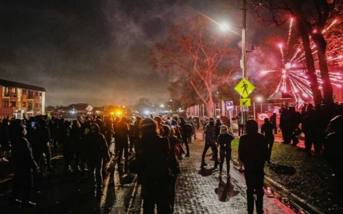 Tensión en Minneapolis: Segunda noche de protestas pese a toque de queda