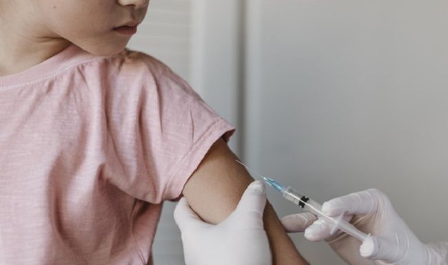 FDA explica la importancia de la vacunación infantil