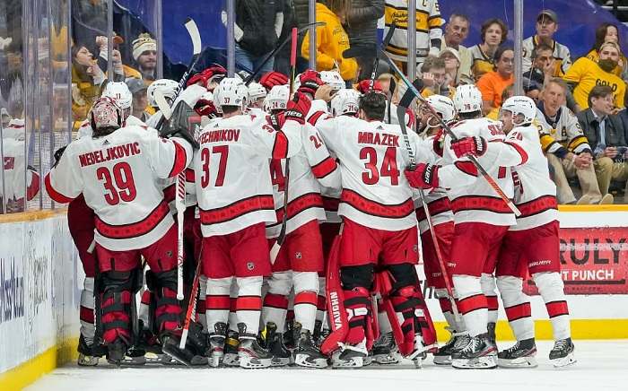 Carolina Hurricanes avanzan a segunda ronda de los playoffs