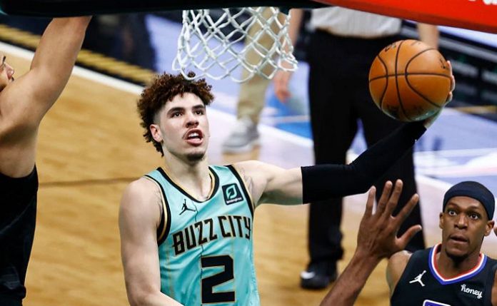 Charlotte Hornets caen en último juego en casa