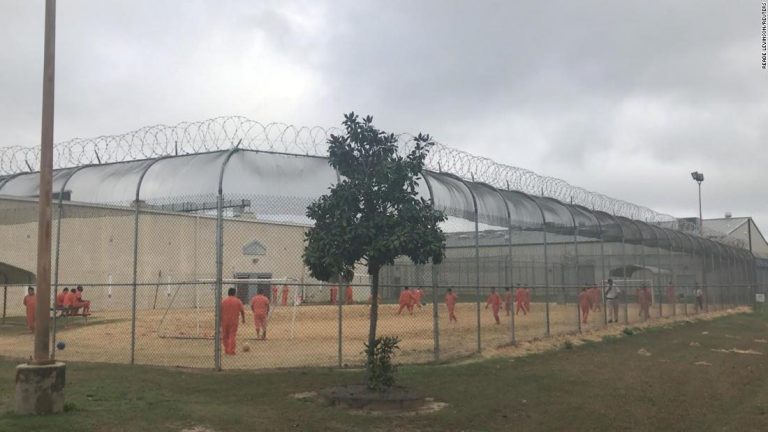 ICE no encerrará inmigrantes en Georgia ni Massachusetts
