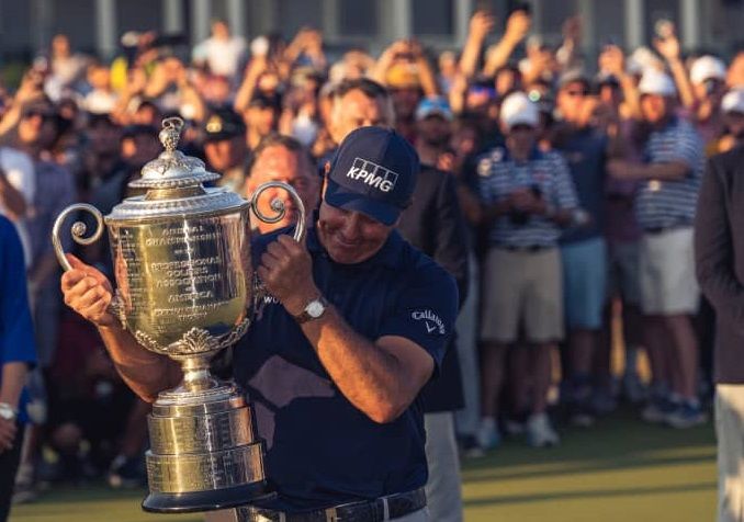 Phil Mickelson hace historia con triunfo en el Ocean Course de Kiawah Island