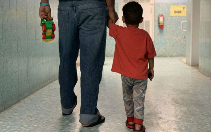 Escuela de Greensboro podría albergar a niños migrantes