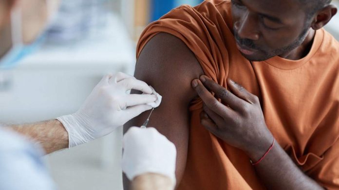 África brutal ola de COVID-19 sin vacunas