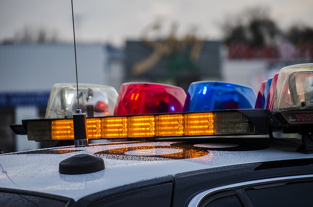 Arrestados dos latinos con vehículo robado y drogas