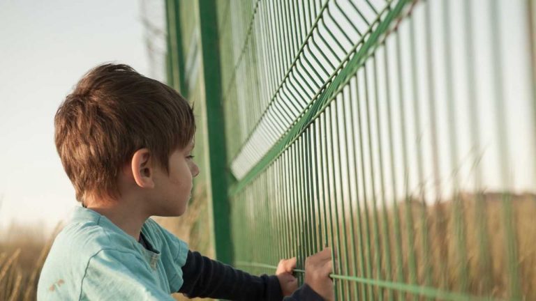 EE. UU prolonga el cierre de fronteras con México y Canadá