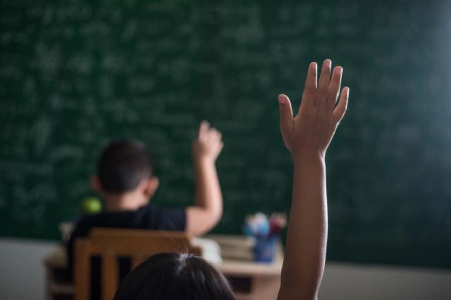 Mecklenburg aprobó presupuesto y restringió fondos a las escuelas