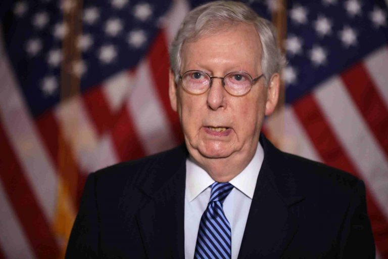 Mitch McConnell y Donald Trump están en curso de colisión