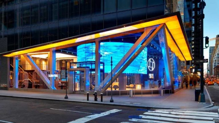 Chase Bank deposita a pareja $50,000 millones