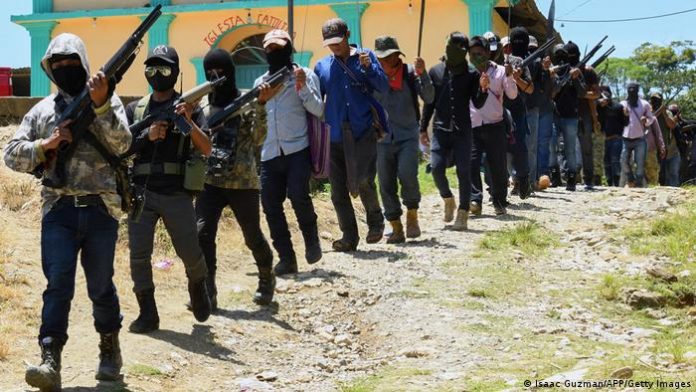 Grupo de autodefensa El Machete se presenta en Chiapas