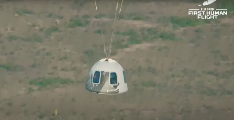 Jeff Bezos y 3 tripulantes viajan con éxito al espacio