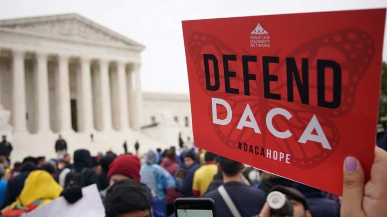 Juez de Texas ordenó suspender nuevos DACA