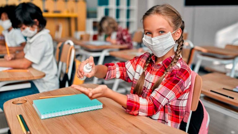 ¿Estarán seguros los estudiantes sin mascarillas en las escuelas?