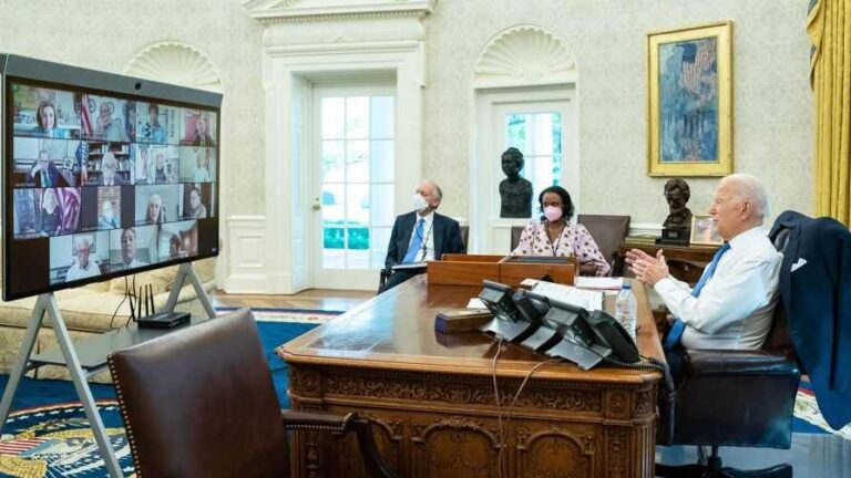 Administración Biden examina carga pública para inmigrantes
