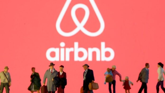 Airbnb se comprometió a albergar 20.000 refugiados afganos