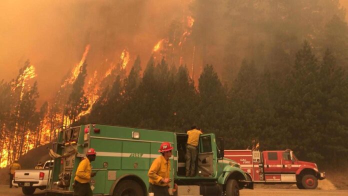 Caldor Fire obliga evacuación de residentes y turistas