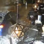 Cliente latino se salva de espectacular accidente en salón de tatuajes
