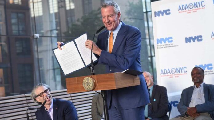 De Blasio anuncia que NY exigirá comprobante de vacunación