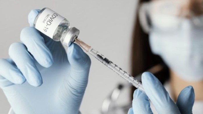 La FDA concede su aprobación total a la vacuna de Pfizer