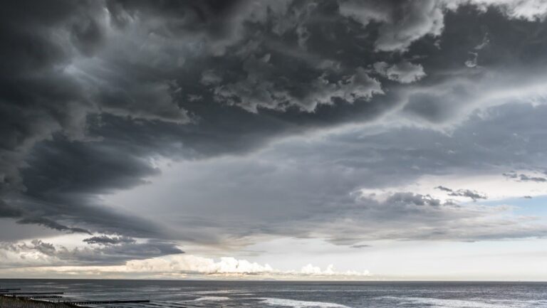 Tormenta tropical Fred podría pasar por EE. UU.