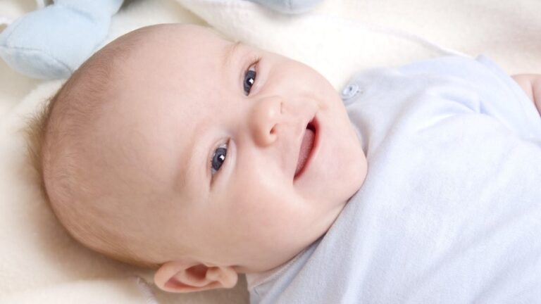 USCIS actualiza guía sobre niños nacidos fuera de los EE. UU.