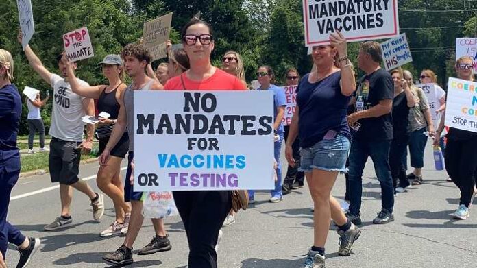 Vacuna obligatoria genera molestia
