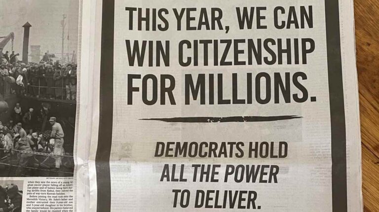 Anuncio en «The New York Times» para que aprueben ciudadanía de indocumentados