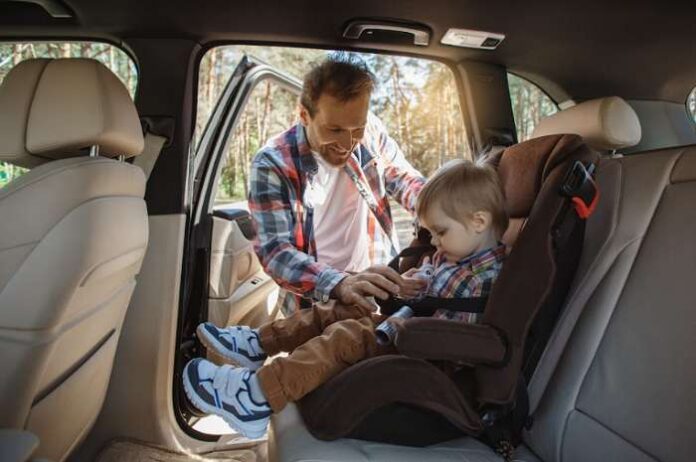 Asiento de seguridad infantil en el automóvil puede salvar la vida de su hijo