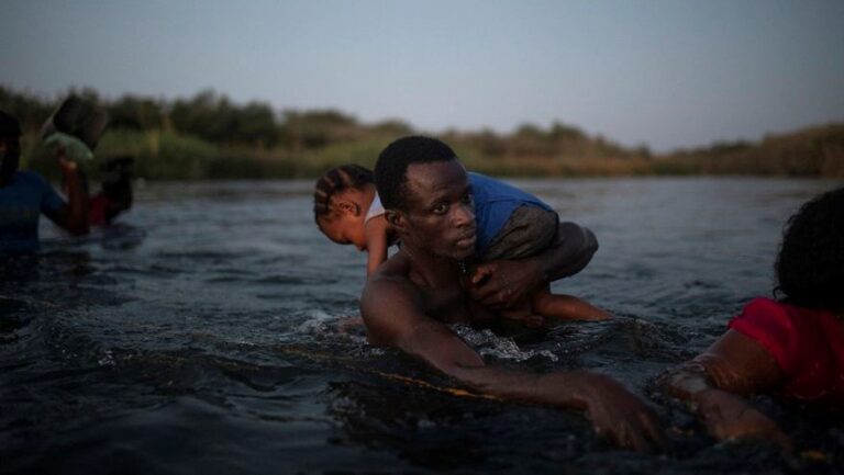 Crisis migratoria en Del Rio, Texas con ola de haitianos
