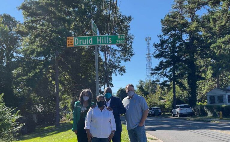 Druid Hills Way Street ya tiene sus nuevos letreros