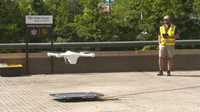 Entregan vacunas con drones en NC