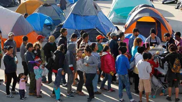 Juez Federal bloqueó aplicación de política que expulsa inmigrantes