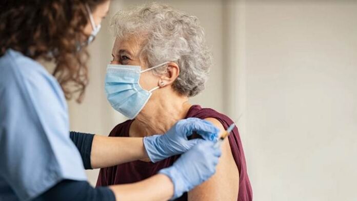 Mecklenburg espera recomendación de CDC sobre dosis de refuerzo