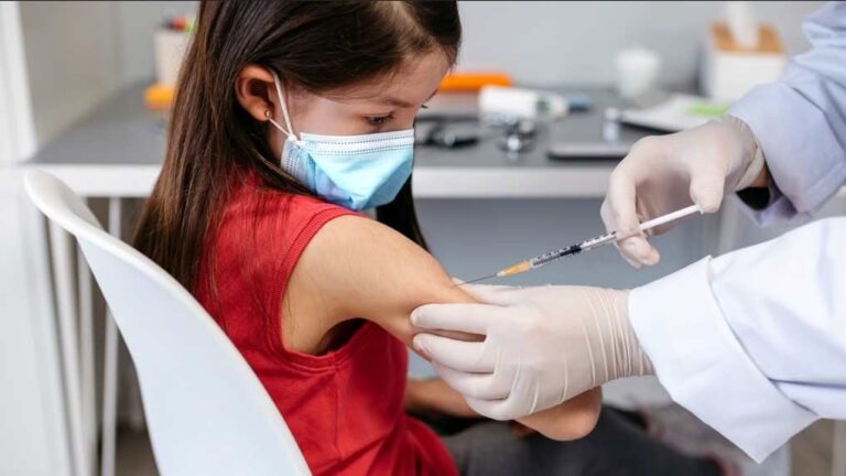 Pfizer anuncia efectividad de vacuna en niños de 5 y 11 años