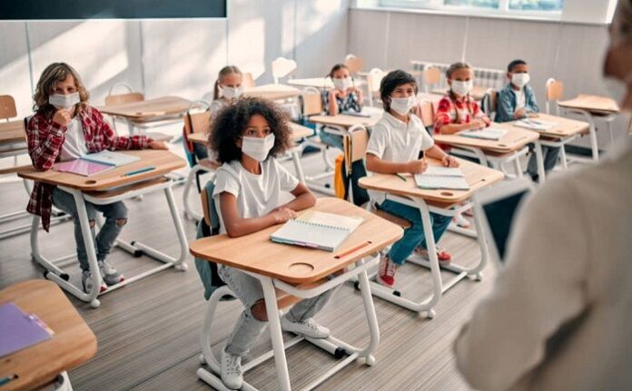 Reportados más de 700 casos de COVID-19 en escuelas de Wake