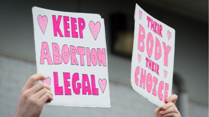 Se inicia batalla por derecho al aborto en California