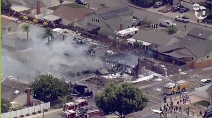 Avioneta se estrella cerca de una escuela en California