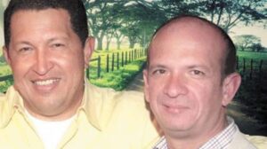 El Pollo Carvajal junto a Hugo Chávez