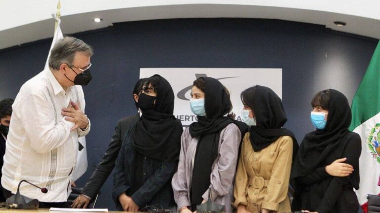 Equipo afgano de robótica «soñadoras afganas» recibió asilo en México