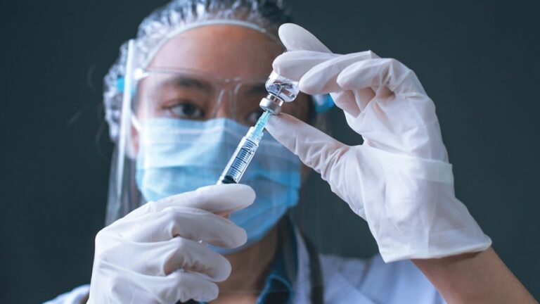 J&J solicita aprobación a la FDA de dosis de refuerzo en adultos