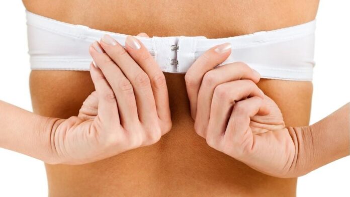 No Bra Day invitación al autoexamen para prevenir el cáncer de mama