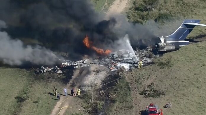 Se estrelló avión en Texas y todos sobreviven