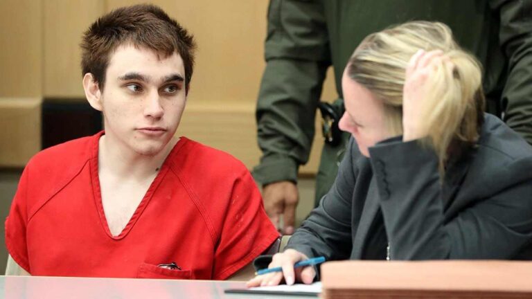 Tirador Nikolas Cruz atacó a guardia de la cárcel de Broward